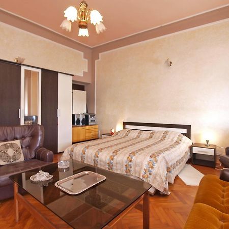 Apartments By The Sea 1050 Rovigno Esterno foto
